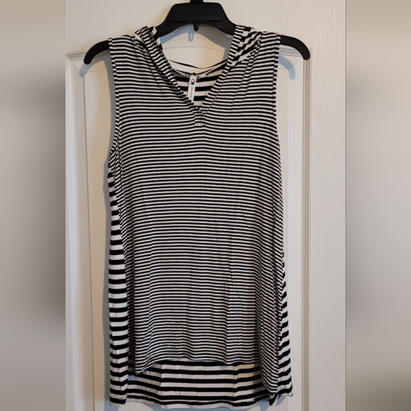 Cable and Gauge Sleeveless Hoodie - Picture 1 of 5